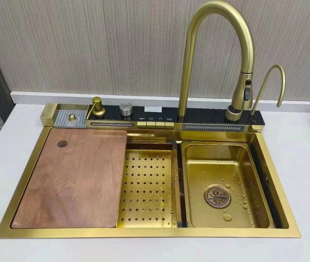 Chiuvetă multifuncțională cu accesorii, HMDF-G 7546 cu baterie digitală, Golden Tap hole