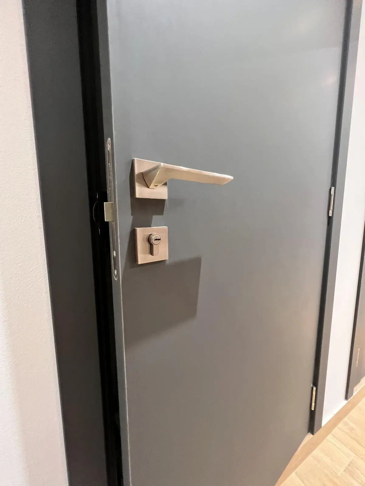 Ușă interior Blank Graphite – complet echipată, cu toc reglabil