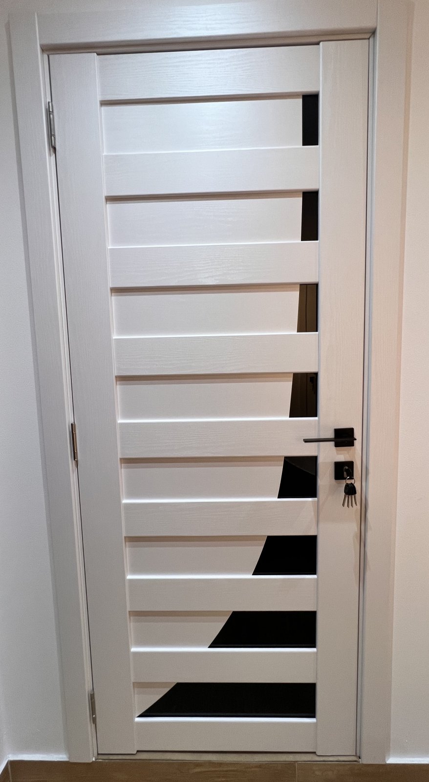 Ușă de interior interior Paris pearl ash cu sticlă neagră