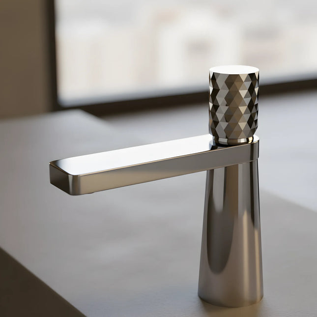 Baterie lavoar crom lucios cu textură fațetată – design contemporan din alamă solidă