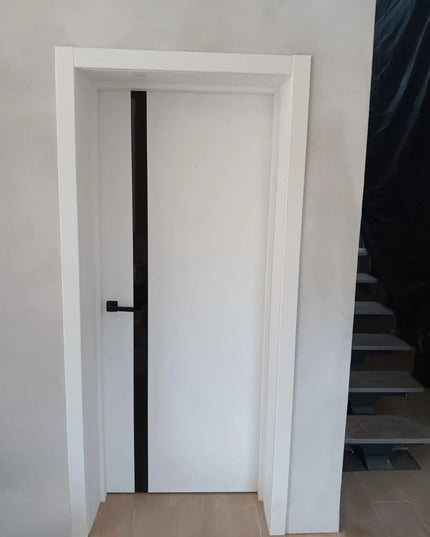 Ușă interior City White Silk Mat – cu sticlă neagră aplicată și toc reglabil, complet echipată