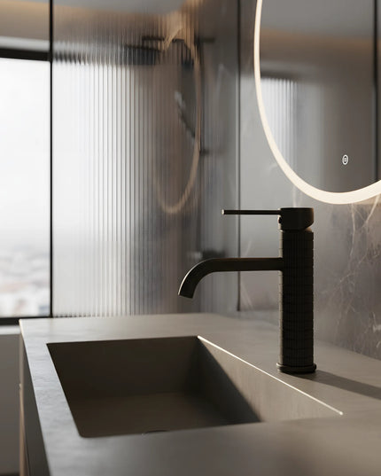 Baterie lavoar negru mat cu textură canelată – design contemporan din alamă solidă