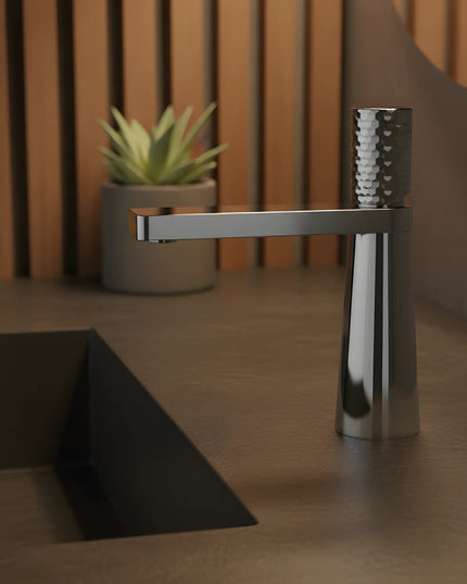 Baterie lavoar crom lucios cu textură ciocănită – design contemporan din alamă solidă