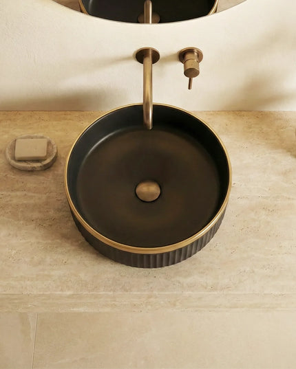 Lavoar ceramic rotund A725-CBKGGLG-M – design modern negru mat striat cu linie aurie