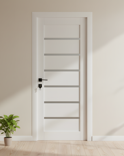 Ușă interior Mira alba cu sticla mata-model modern cu toc reglabil, complet echipată