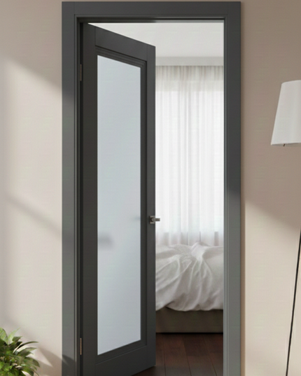 Ușă de interior ML-715 – Cu sticlă satinată centrală, elegantă și luminoasă