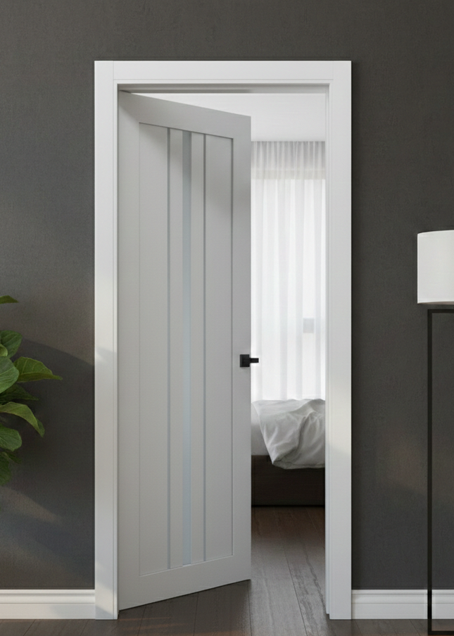 Ușă de interior T03 cu inserții verticale din sticlă