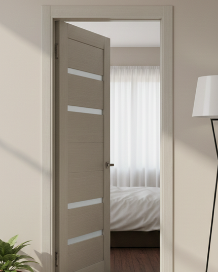 Ușă de interior ML-58 cu design geometric și inserții de sticlă