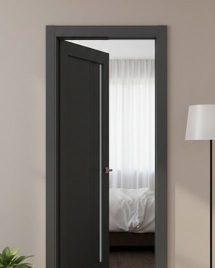 Ușă de interior ML-612 cu riflaj vertical și sticlă