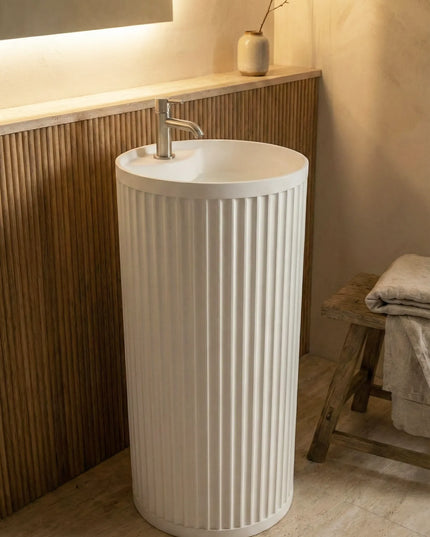 Lavoar freestanding ceramic H25 – alb lucios, design canelat vertical