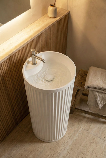Lavoar freestanding ceramic H25 – alb lucios, design canelat vertical
