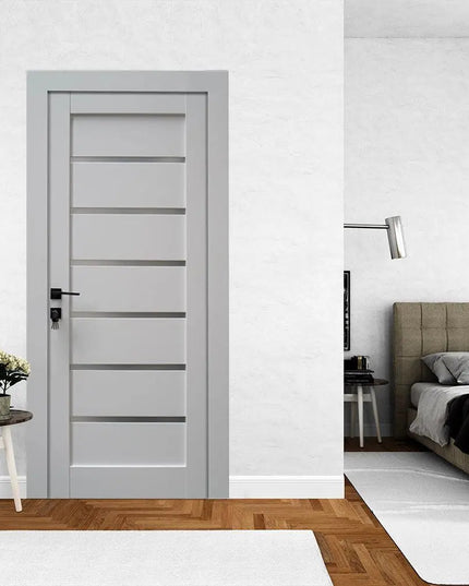 Ușă interior Mira alba cu sticla mata-model modern cu toc reglabil, complet echipată