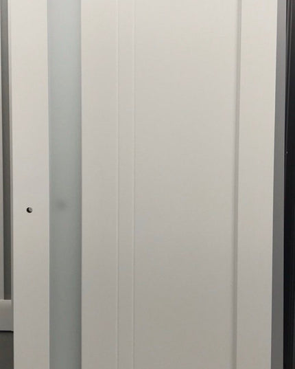 Ușă interior ML 642 cu model vertical și geam lateral – Design modern si finisaj satin / Millenium - Carlo Porte