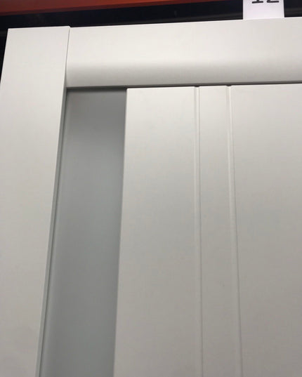 Ușă interior ML 642 cu model vertical și geam lateral – Design modern si finisaj satin / Millenium - Carlo Porte