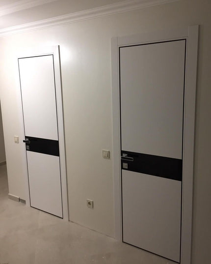Ușă de interior PL-03 – design modern cu inserție din sticlă