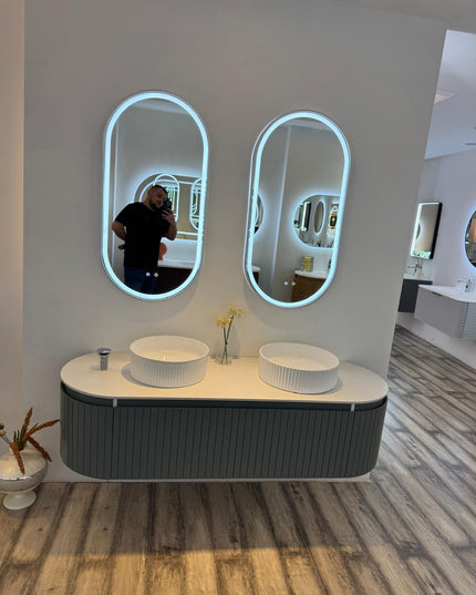 Mobilier baie suspendat dublu cu lavoare și oglinzi LED – Design modern, 160 cm