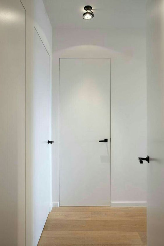 Ușă de interior Filomuro – sistem ascuns, design minimalist, finisaj alb mat, livrare rapidă