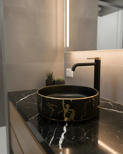 Baterie lavoar negru mat si auriu periat cu mâner zimțat