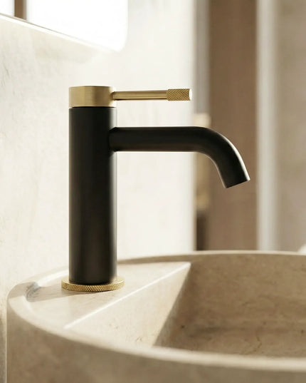 Baterie lavoar – Colecția Vanolu – Negru mat + Auriu periat