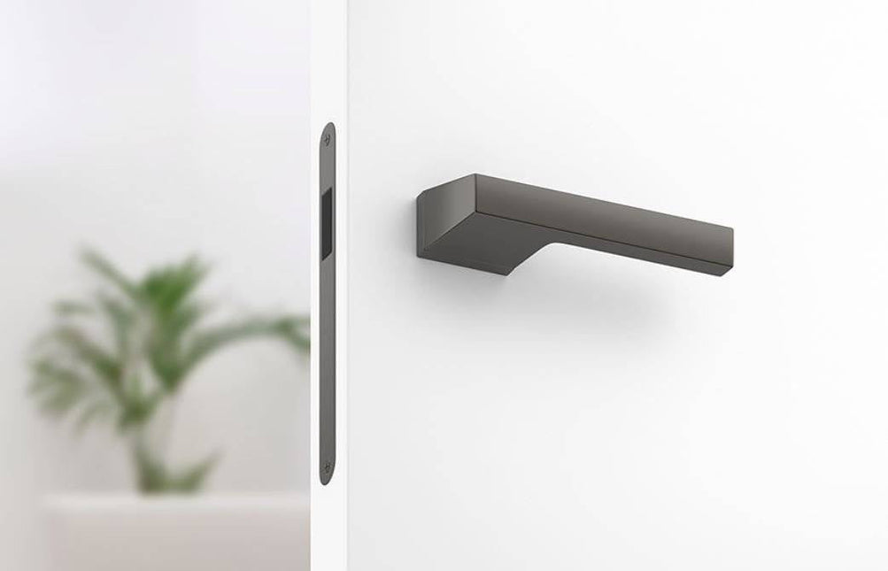 Mânere uși Maxima – Finisaj Titan cu Rozetă Yală Inclusă