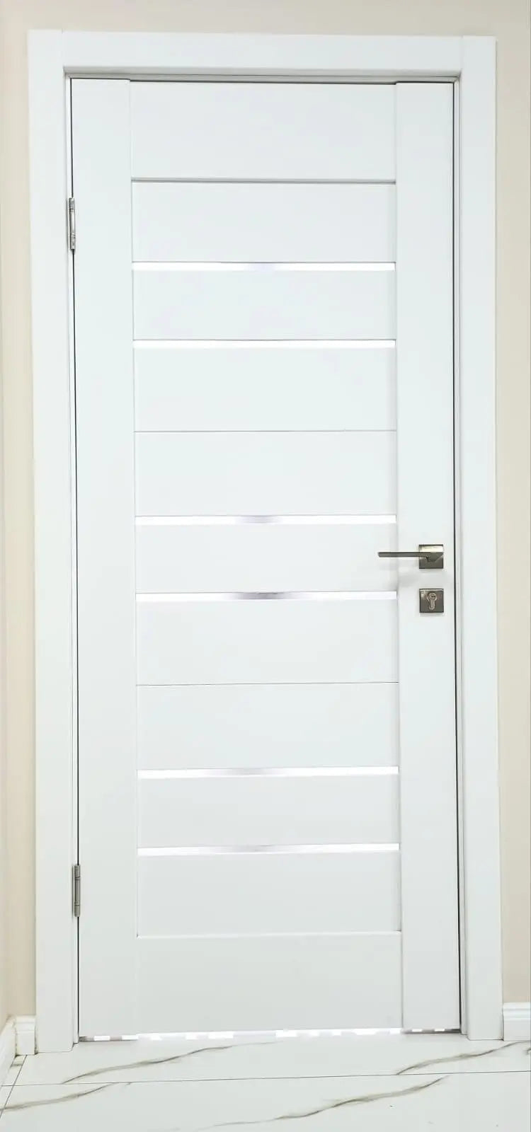 Ușă interior Bit 06 White Silk Mat – complet echipată, cu toc reglabil și design alb mat mătăsos