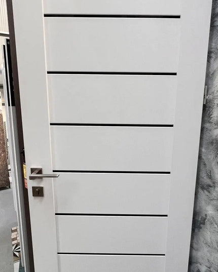 Ușă Deco 10 White Silk Mat cu sticlă neagră-cu toc reglabil