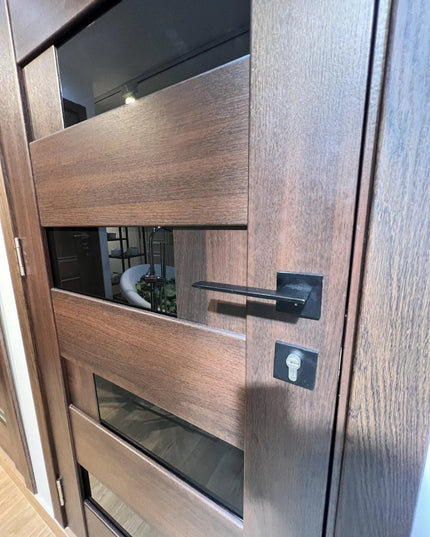 Ușă interior Rino 16 European Chestnut- cu sticlă decorativă, complet echipată