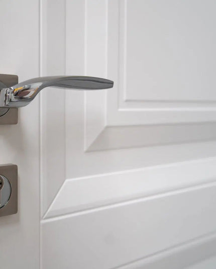 Ușă interior Smart 2 albă mată – cu toc reglabil, complet echipată