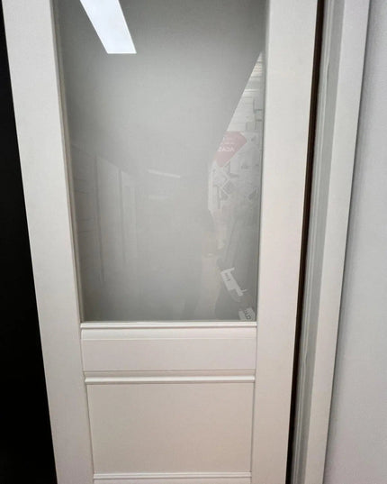 Ușă interior Valencia G White Silk Mat – cu sticlă mată decorativă și toc reglabil, complet echipată