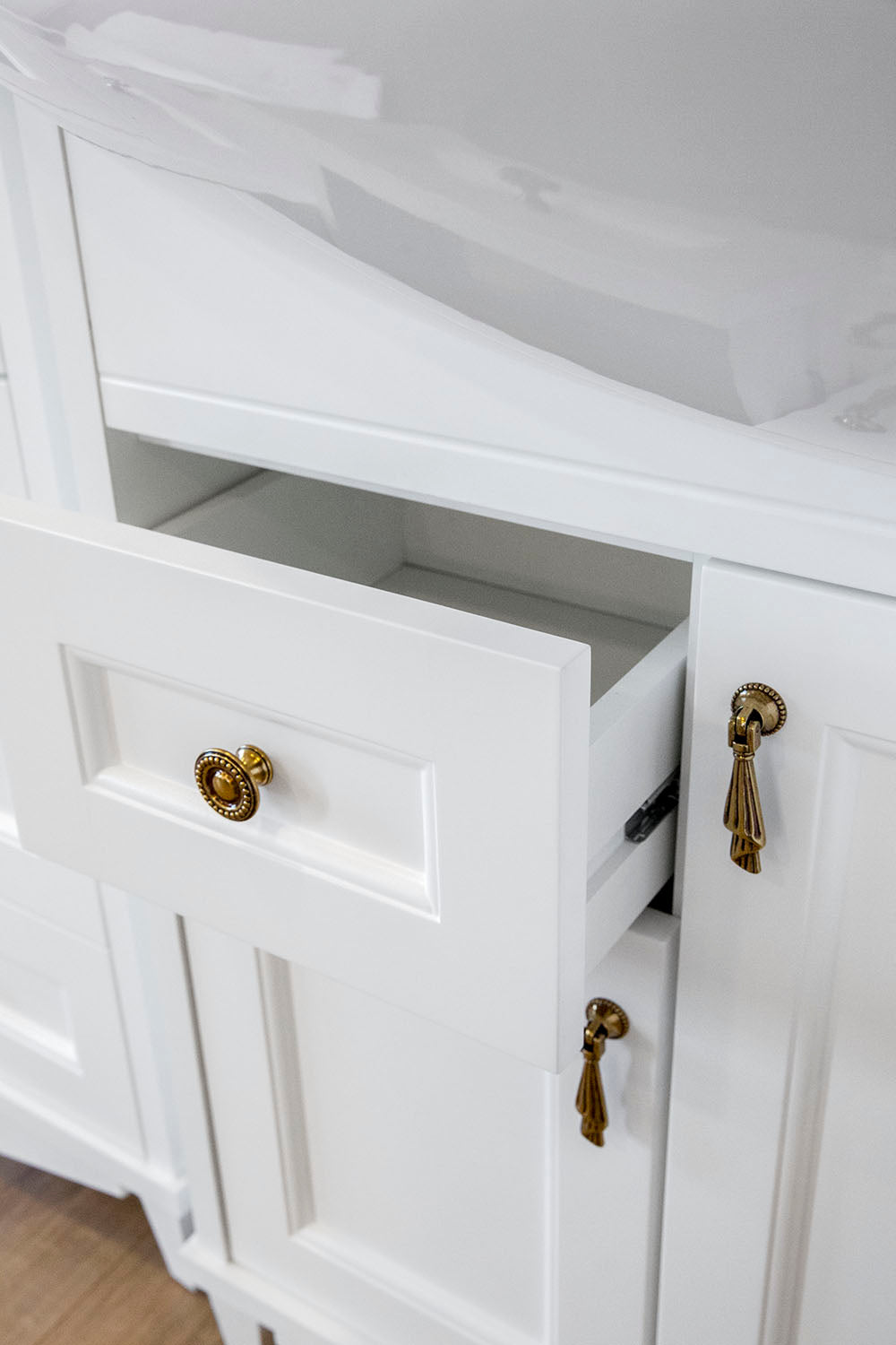 Mobilier de baie pe pardoseală Beatrice alb+auriu